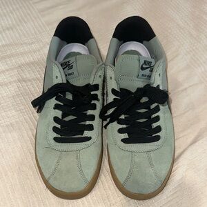 Men’s nike green sneakers